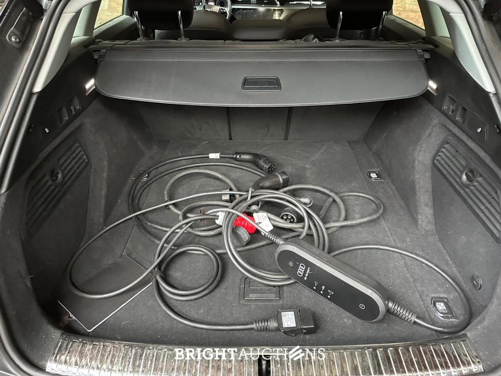 Audi e-tron 55 quattro Business edition 95 kWh 408pk 2020 (Origineel-NL+1e eigenaar), K-611-KJ