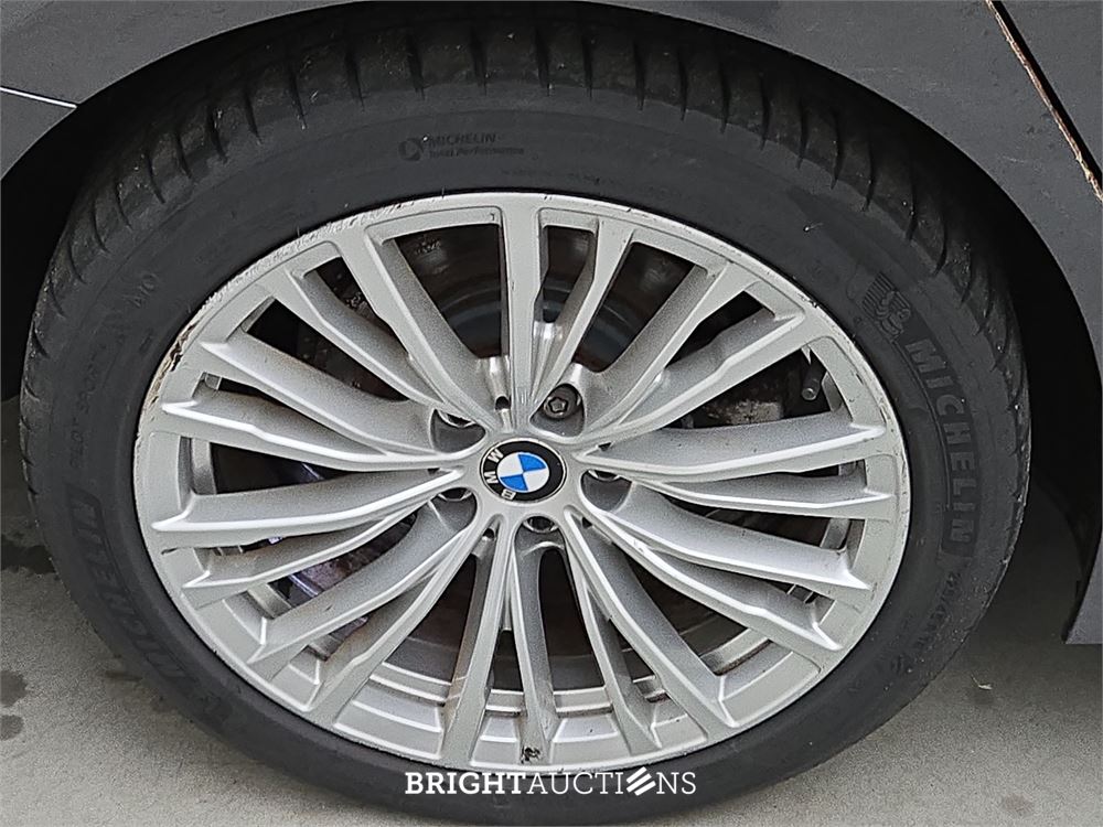 BMW 320i 3-serie Executive Edition 184pk 2019 (Origineel-NL) 3-Serie, XT-203-T