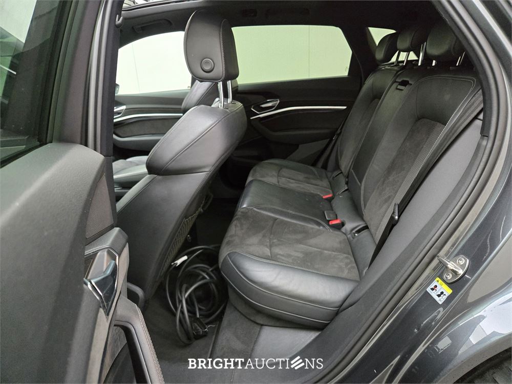 Audi e-tron 50 e-tron Launch edition Black Quattro 71 kWh 313pk 2019 (Origineel-NL), G-918-VX
