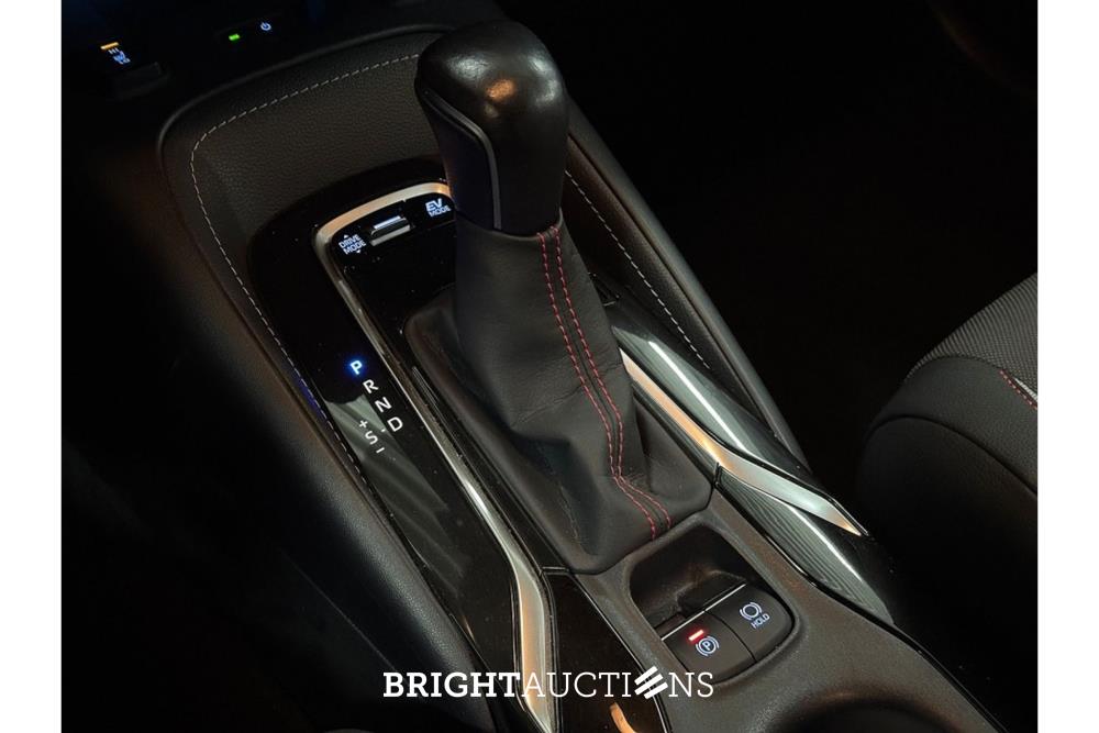 Toyota Corolla Touring Sport Hybrid GR-Sport 2.0 261pk 2021 (Origineel-NL), K-880-PR