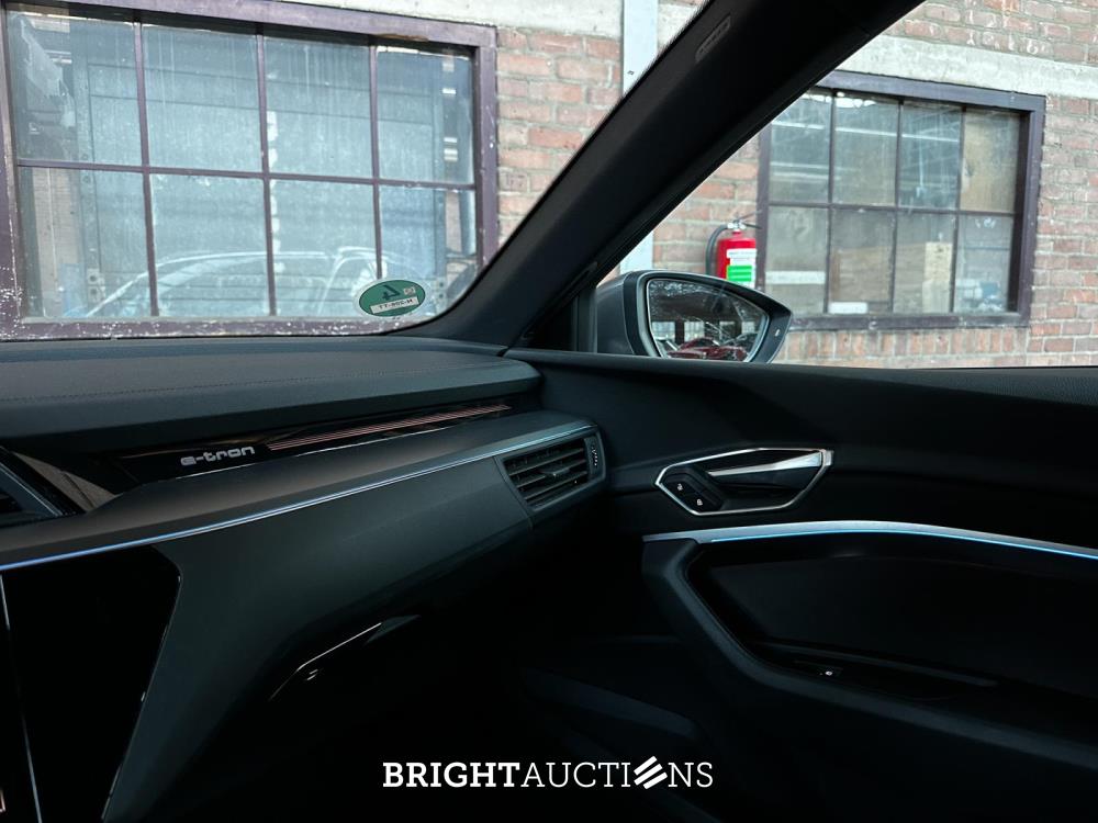 Audi e-tron 55 quattro Advanced edition 95 kWh 408pk 2021 (Origineel-NL+1e eigenaar), N-206-TT