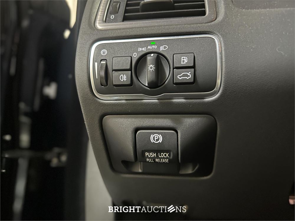 Volvo XC70 2.0 D4 FWD Momentum 181pk 2014 (Origineel-NL) Automaat, 2-XLB-00