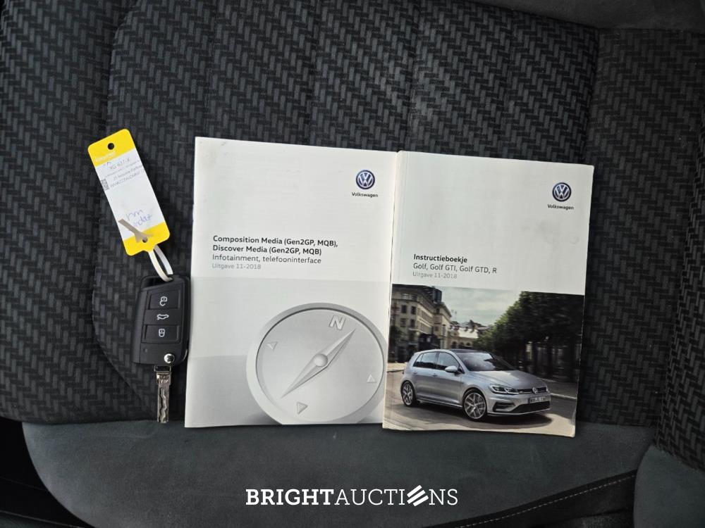 Volkswagen Golf Highline Business R 1.5 TSI 150pk 2019 (Origineel-NL), XG-637-X