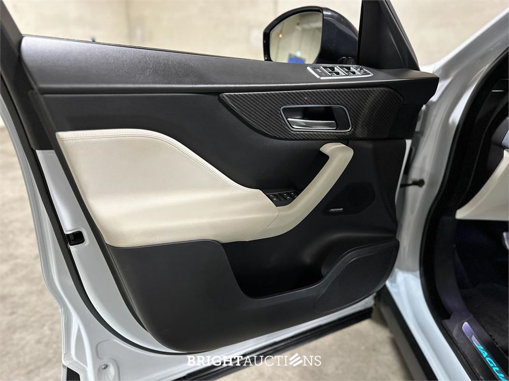 Jaguar F-Pace 5.0 V8 S/C AWD SVR 551pk 2019, T-214-ZB