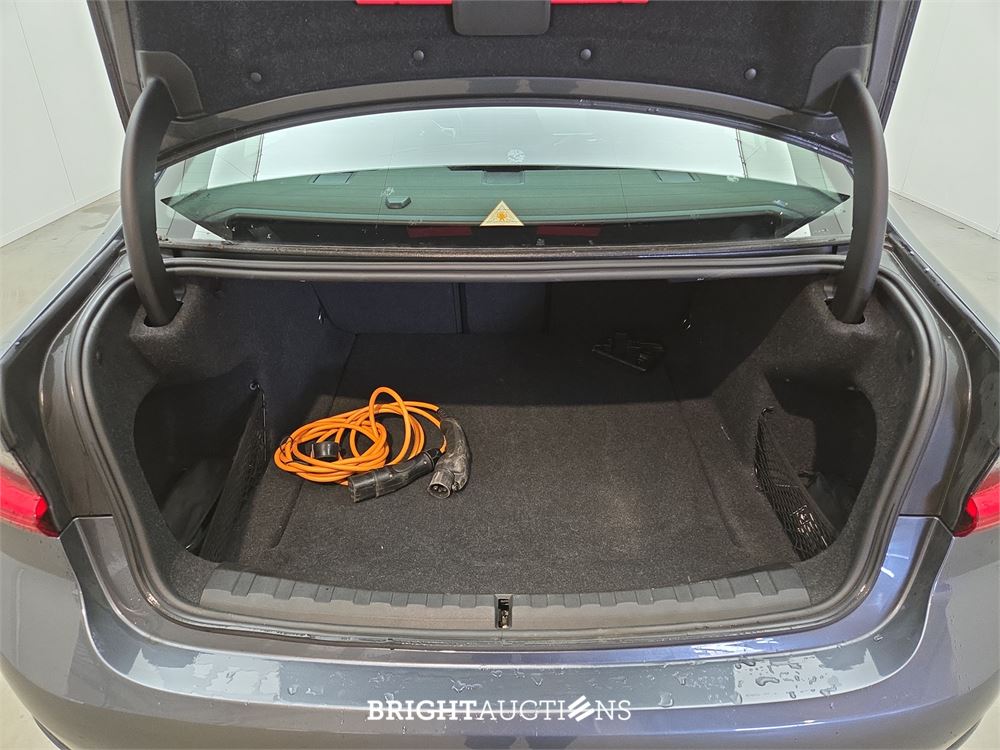 BMW 320i 3-serie Executive Edition 184pk 2019 (Origineel-NL) 3-Serie, XT-203-T