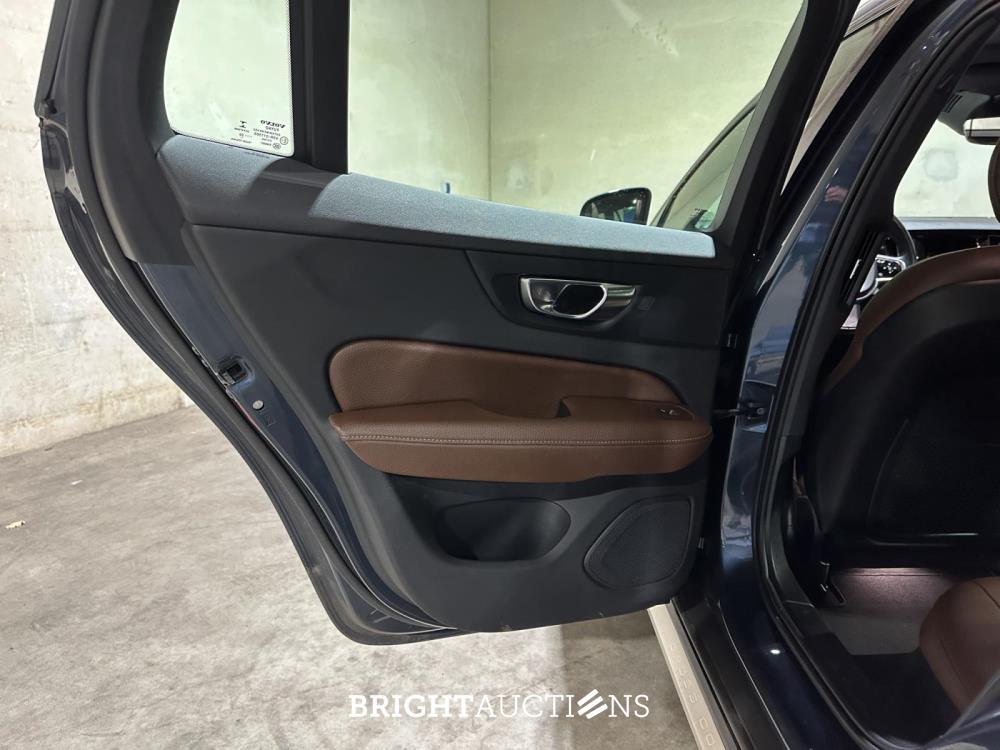 Volvo V60 Cross country Soft Hybride 2.0 B5 AWD pro 261pk 2020 (Origineel-NL), J-188-VT