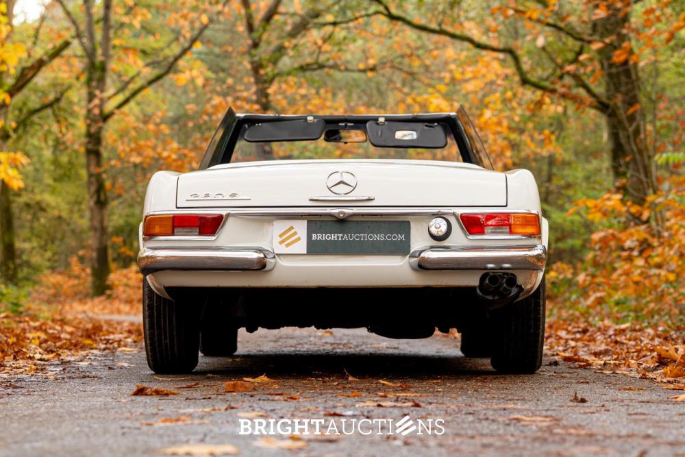 Mercedes-Benz 280 SL Pagode – Handgeschakeld – EU-uitvoering – 2.8 liter zes-in-lijn. 