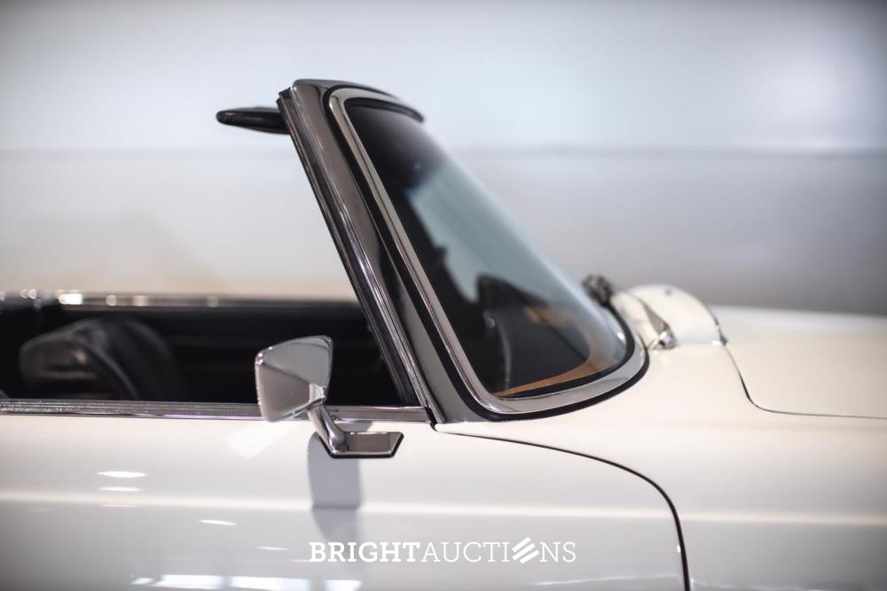 Mercedes-Benz 280 SL Pagode – Handgeschakeld – EU-uitvoering – 2.8 liter zes-in-lijn. 