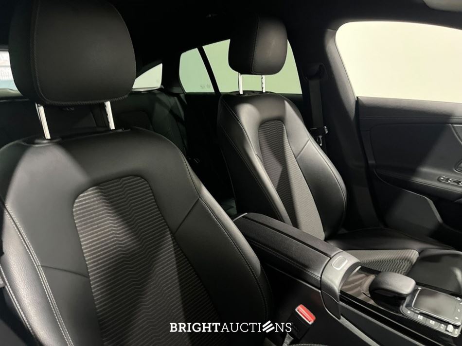 Mercedes-Benz CLA180 Shooting Brake Business Solution 136pk (Origineel-NL) CLA-Klasse, P-676-JK