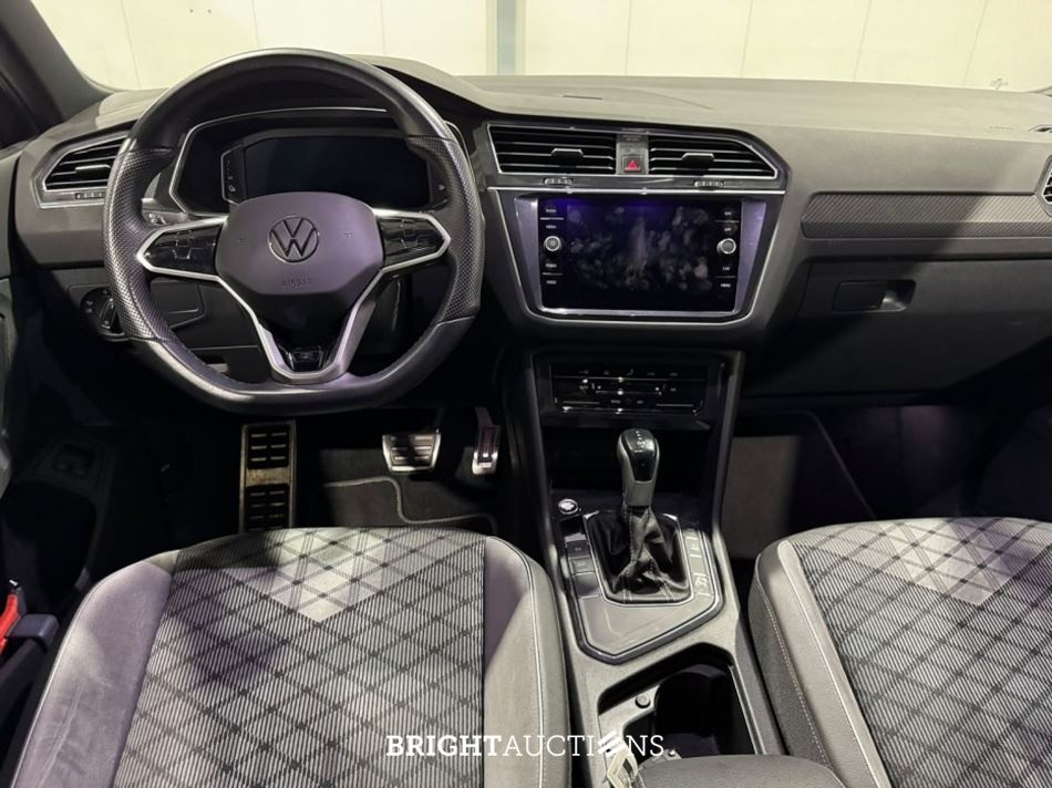 Volkswagen Tiguan eHybrid R-Line Business 1.4 TSI 265pk 2023 (Origineel-NL), S-332-LX