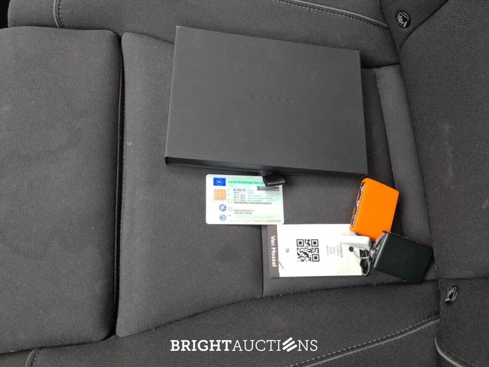 Volvo XC40 Recharge PLUS 70 kWh 231pk 2022 (Origineel-NL), R-756-TS