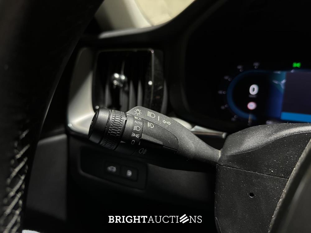 Volvo XC60 2.0 T6 Plug-in hybrid AWD Core Bright 253pk 2027 (Origineel-NL+1e eigenaar), S-190-RP