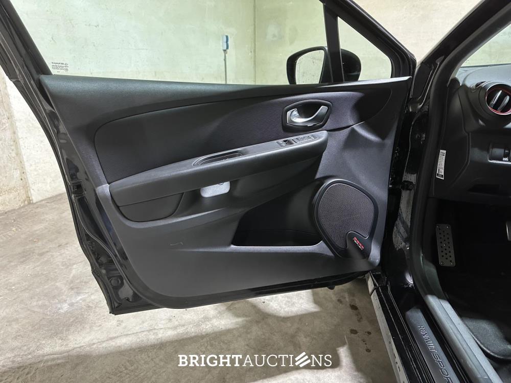 Renault Clio 1.6 R.S. Trophy 220pk 2015, K-787-PD