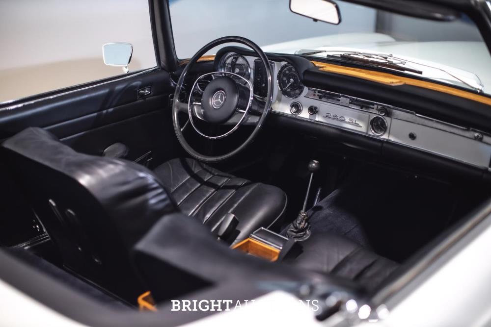 Mercedes-Benz 280 SL Pagode – Handgeschakeld – EU-uitvoering – 2.8 liter zes-in-lijn. 