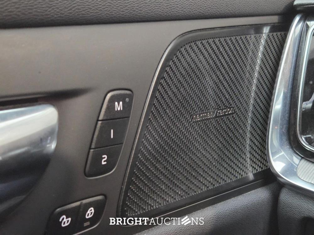 Volvo V60 T6 Recharge R-Design 2.0 AWD 398pk 2022 (Origineel-NL), P-467-DX