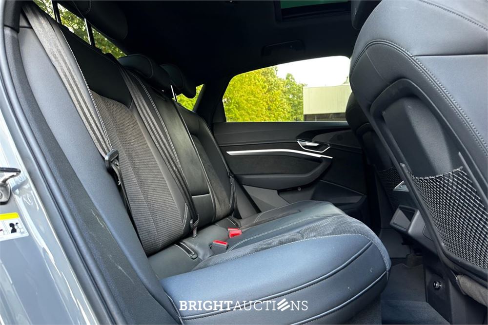 Audi e-tron Sportback 50 S edition Quattro 71 kWh 313pk 2021, T-261-RR