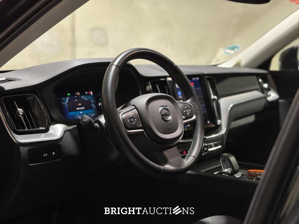 Volvo XC60 2.0 T6 Plug-in hybrid AWD Core Bright 253pk 2027 (Origineel-NL+1e eigenaar), S-190-RP