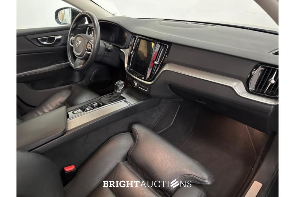 Volvo V60 Cross Country Pro 2.0 AWD 190pk 2020 (Origineel-NL), G-715-ZL