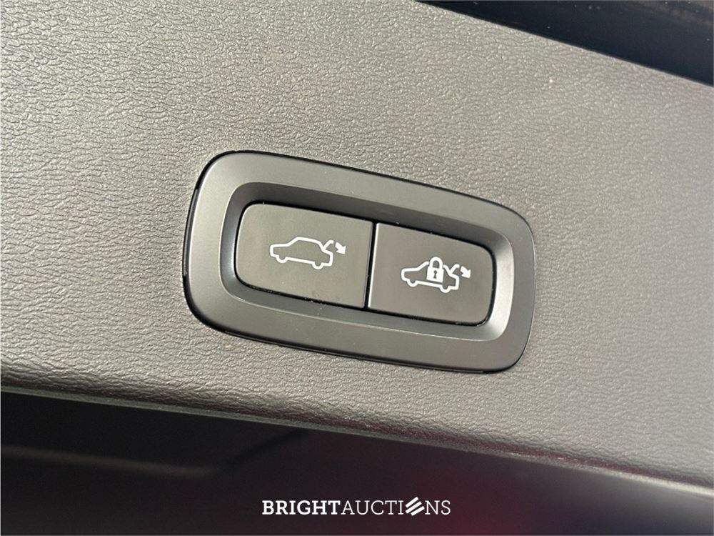 Volvo XC40 T4 Plug-in Hybrid Ultimate Bright 1.5 211pk 2022 (Origineel-NL), R-982-ND