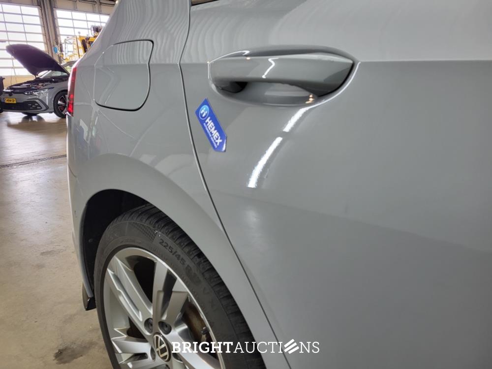 Volkswagen Golf eTSI R-Line 1.5 150pk 2020, L-081-FK