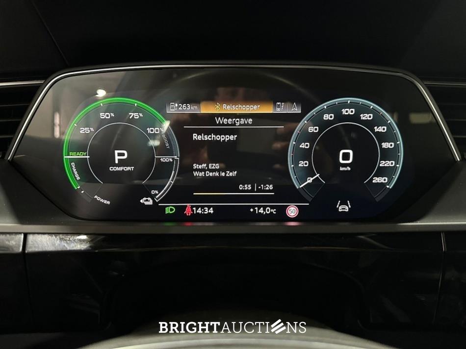 Audi Q8 e-tron 50 quattro Advanced Edition 95 kWh 340pk 2023 (Origineel-NL), T-629-HS