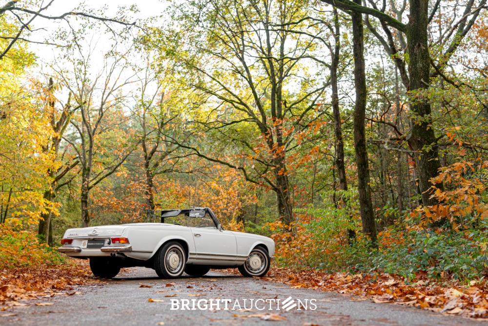 Mercedes-Benz 280 SL Pagode – Handgeschakeld – EU-uitvoering – 2.8 liter zes-in-lijn. 