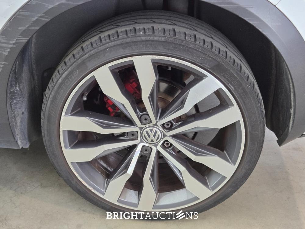 Volkswagen T-Roc Sport Business R 1.5 TSI 150pk 2019, L-422-GX