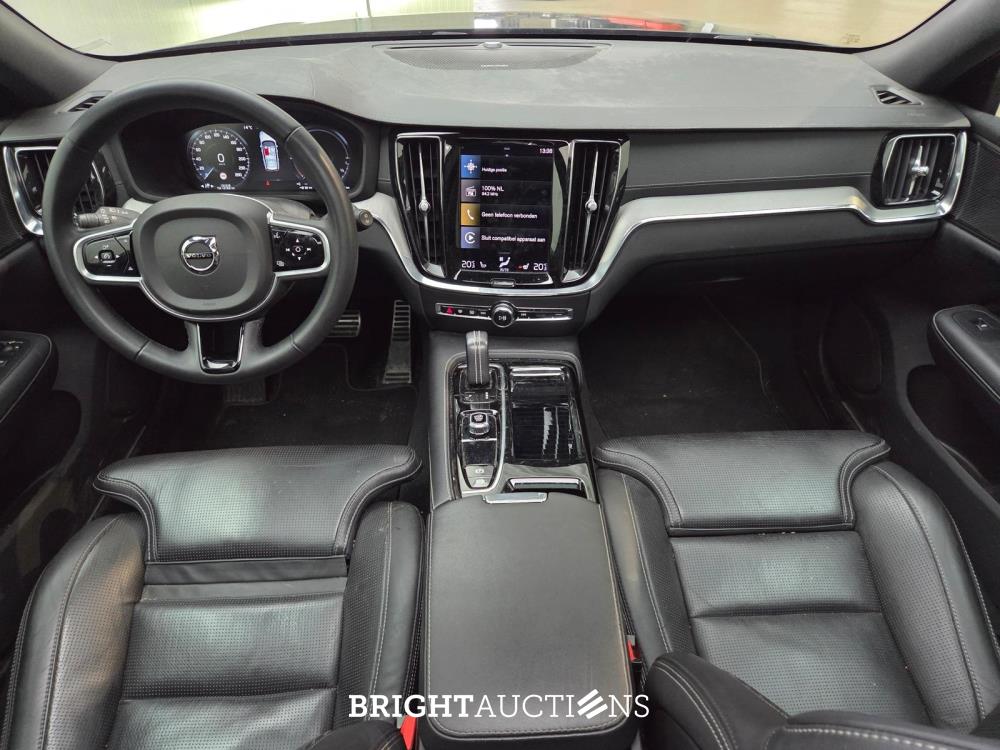 Volvo V60 T6 Recharge R-Design 2.0 AWD 398pk 2022 (Origineel-NL), P-467-DX