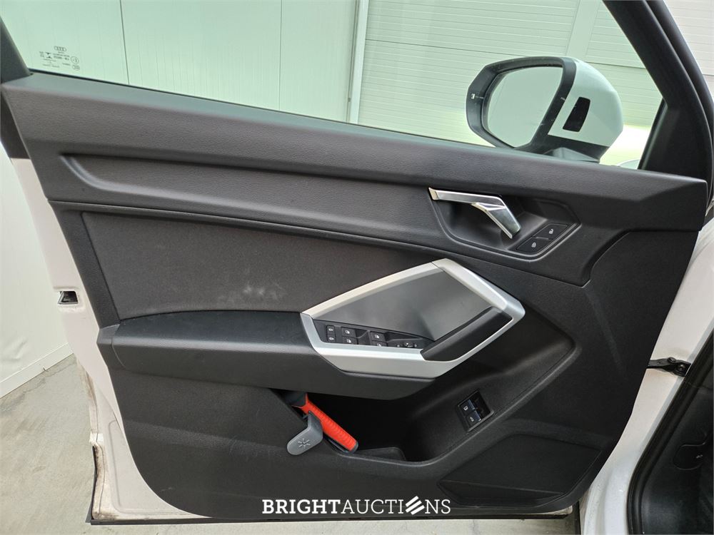 Audi Q3 45 e Advanced edition TFSI 266pk 2022 (Origineel-NL), R-270-FF