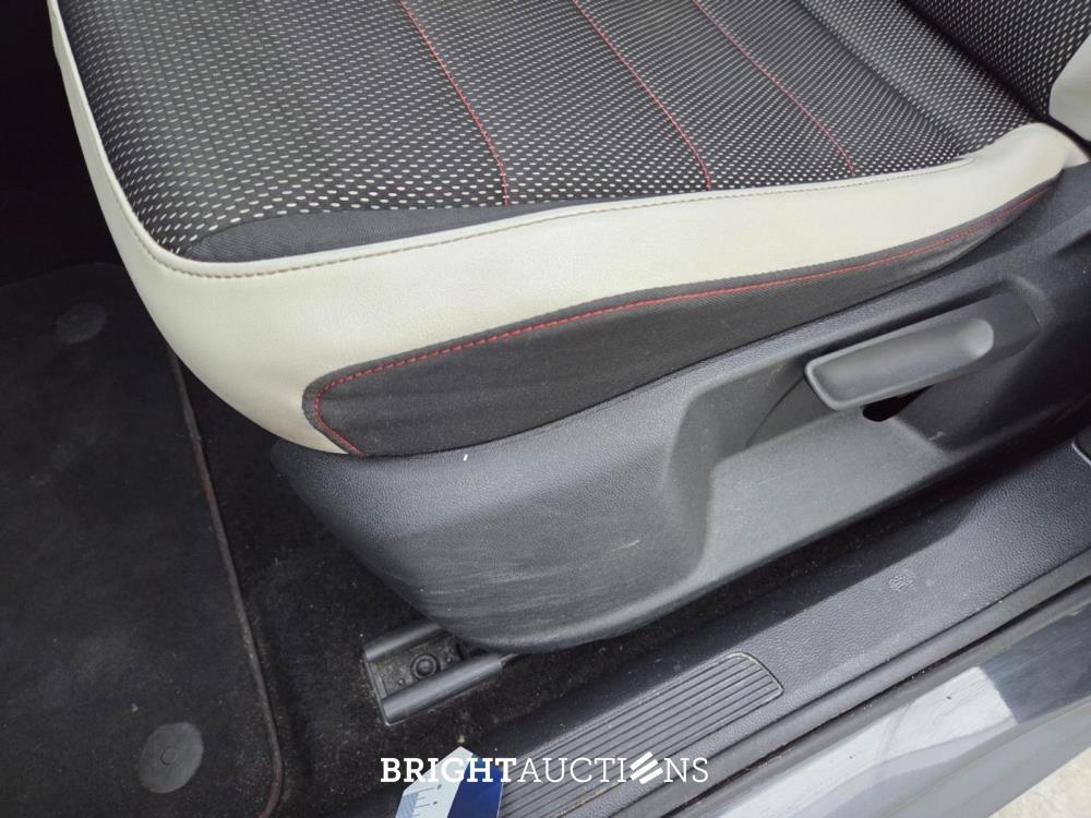 Volkswagen T-Roc Sport 1.5 TSI 150pk 2019, T-667-TX