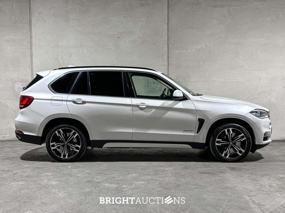 BMW X5 xDrive50i 4.4 V8 High Executive 449pk 2014, J-094-RR