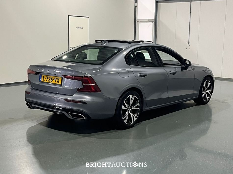 Volvo S60 Recharge T8 R-Design 2.0 AWD 392pk 2021 (Origineel-NL), L-726-VX