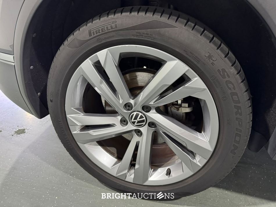 Volkswagen Tiguan eHybrid R-Line Business 1.4 TSI 265pk 2023 (Origineel-NL), S-332-LX
