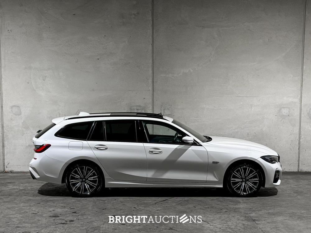 BMW 320e Touring Business Edition Plus M-Sport 204pk 2022 (Origineel-NL + 1e Eigenaar) 3-Serie G21, P-991-JH