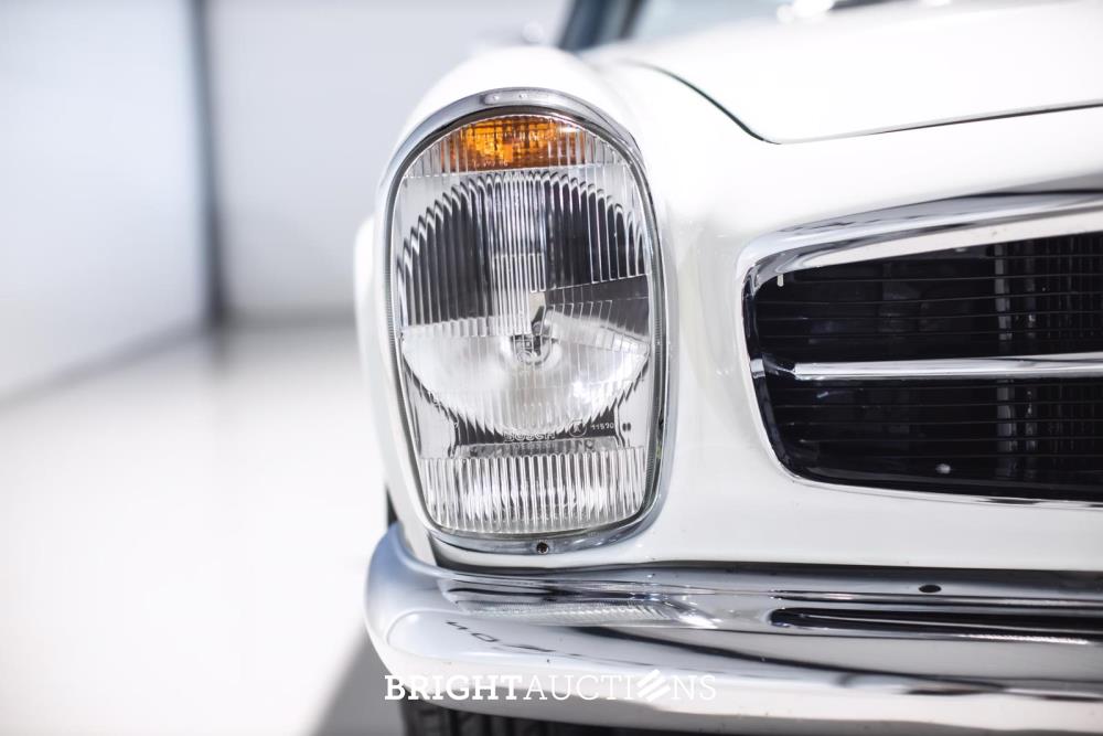 Mercedes-Benz 280 SL Pagode – Handgeschakeld – EU-uitvoering – 2.8 liter zes-in-lijn. 