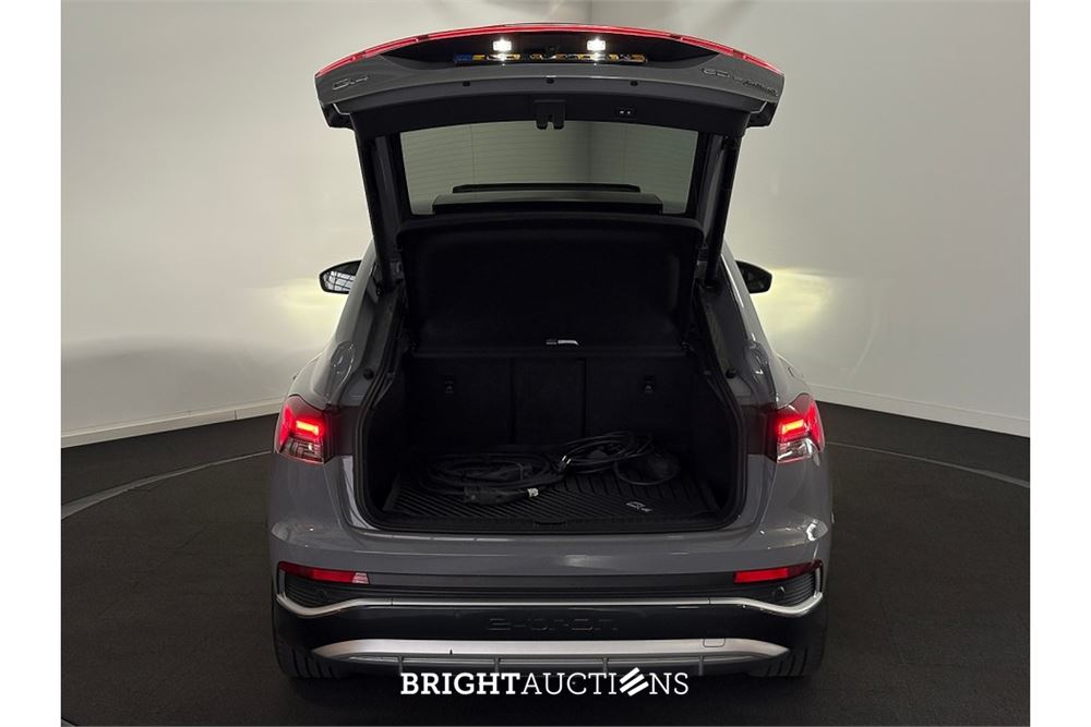 Audi Q4 50 S edition Quattro 77 kWh 2021 (Origineel-NL), N-596-SR