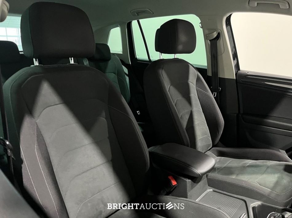 Volkswagen Tiguan ACT Highline 1.5 TSI 150pk 2020 (Origineel-NL), J-230-BK