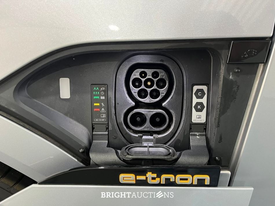 Audi e-tron Sportback 50 Business edition Quattro 71 kWh 313pk 2021 (Origineel-NL), L-789-TL