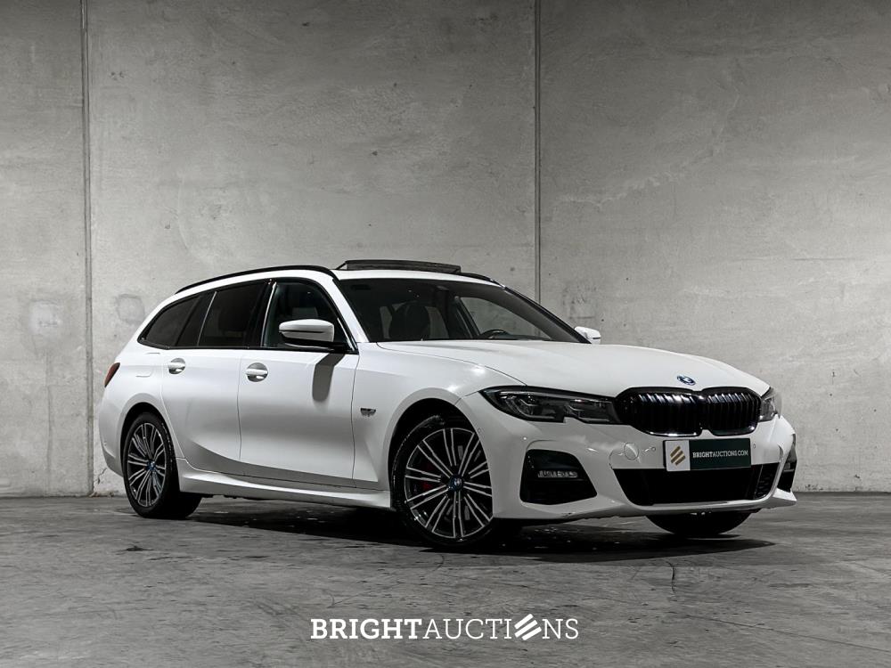 BMW 320e Touring Business Edition Plus M-Sport 204pk 2022 (Origineel-NL + 1e Eigenaar) 3-Serie G21, P-991-JH