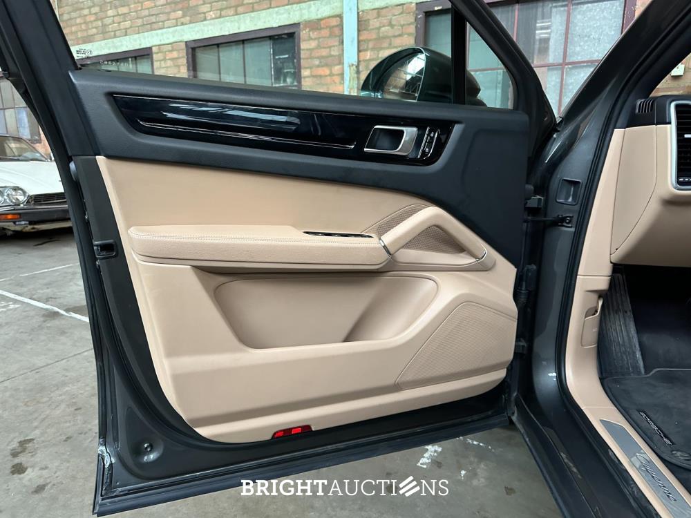 Porsche Cayenne Coupe 3.0 V6 E-Hybrid Sport-Chrono 462pk 2020, GTF-64-G
