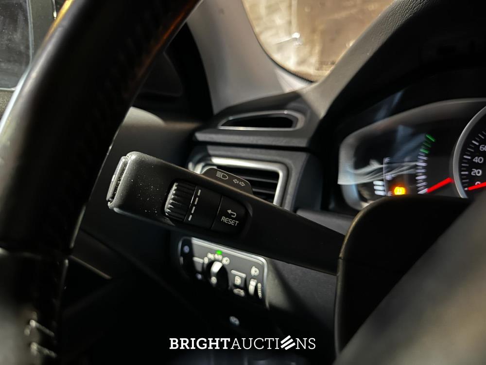 Volvo V70 2.0 T5 Summum 241pk 2017, Z-082-HJ
