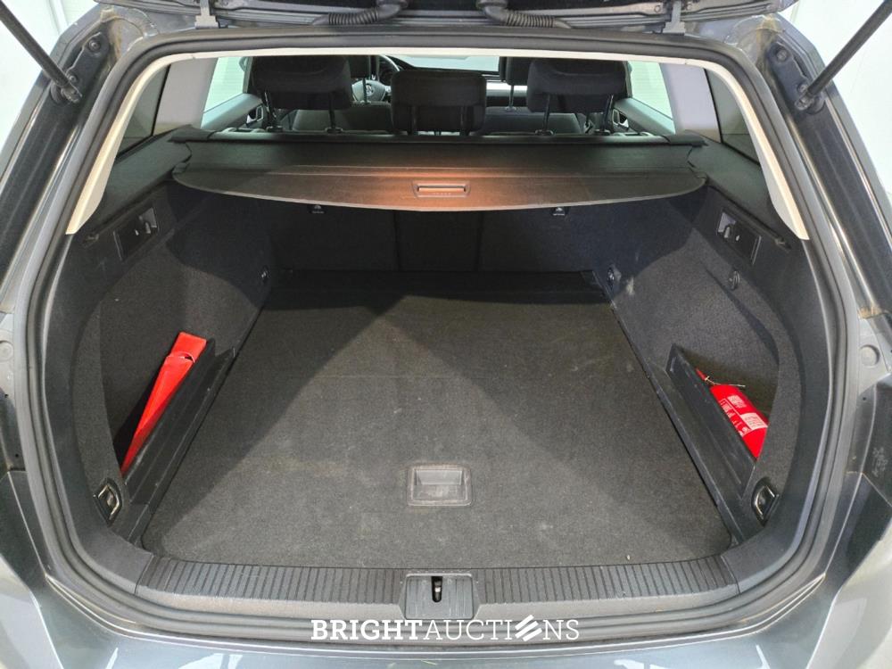 Volkswagen Passat Variant ACT Connected Series 1.4 TSI 150pk 2016 (Origineel-NL), JJ-820-G