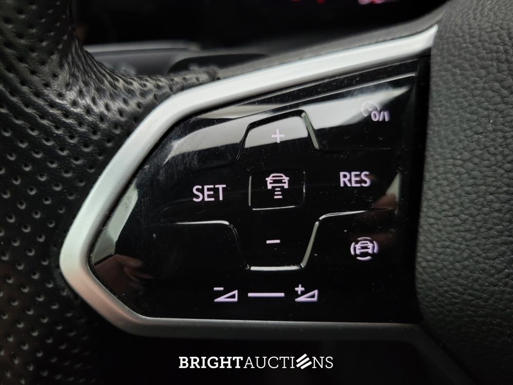 Volkswagen Golf eTSI R-Line 1.5 150pk 2020, L-081-FK