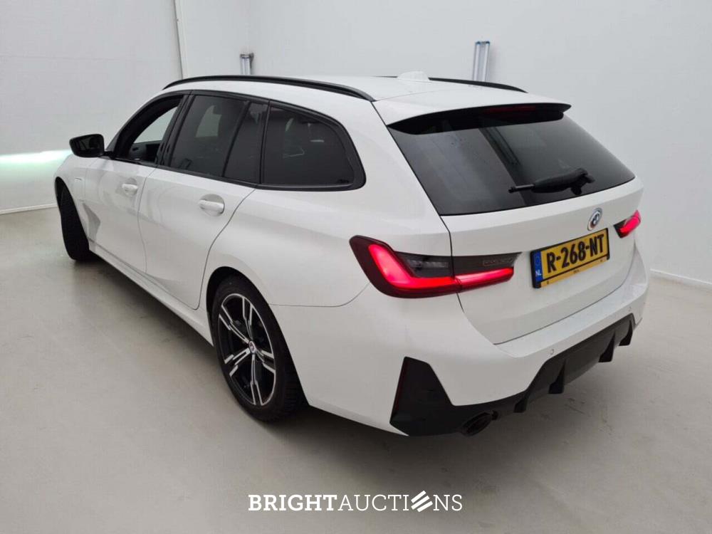 BMW 320e Touring M Sport 272pk 2022 (Origineel-NL) 3-Serie, R-268-NT