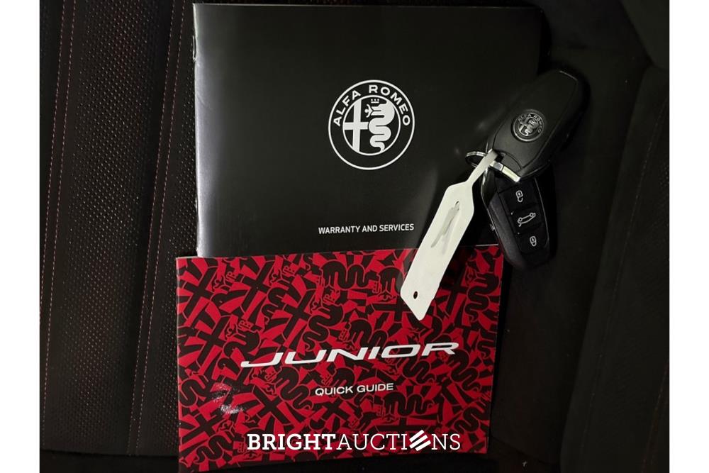 Alfa Romeo Junior Elettrica Veloce 54 kWh 281pk 2025 (Origineel-NL), JLX-71-H