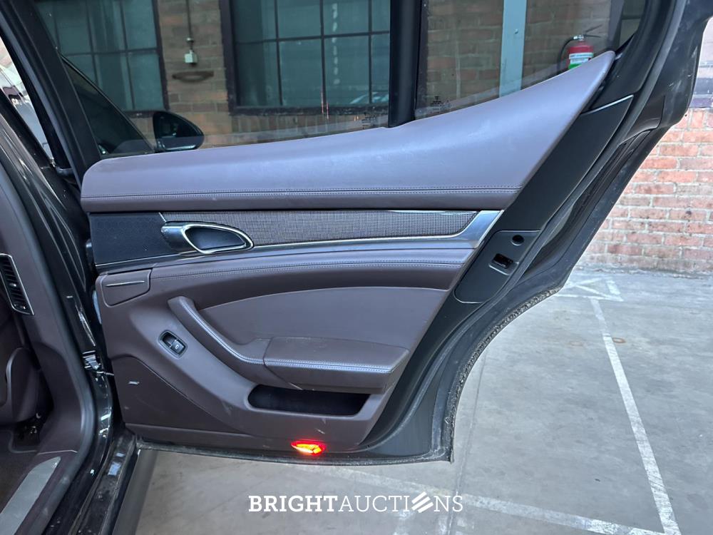 Porsche Panamera Turbo 4.8 V8 500pk 2009 Sport-Chrono, N-110-LT