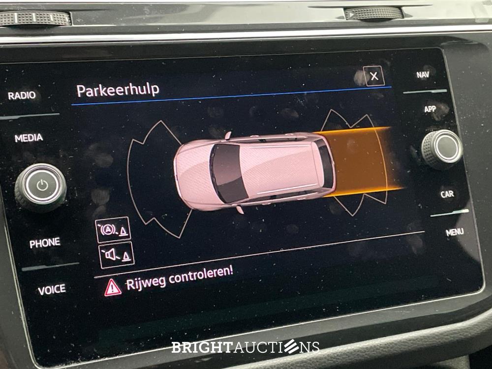 Volkswagen Tiguan eHybrid R-Line Business 1.4 TSI 265pk 2022 (Origineel-NL), P-225-HR