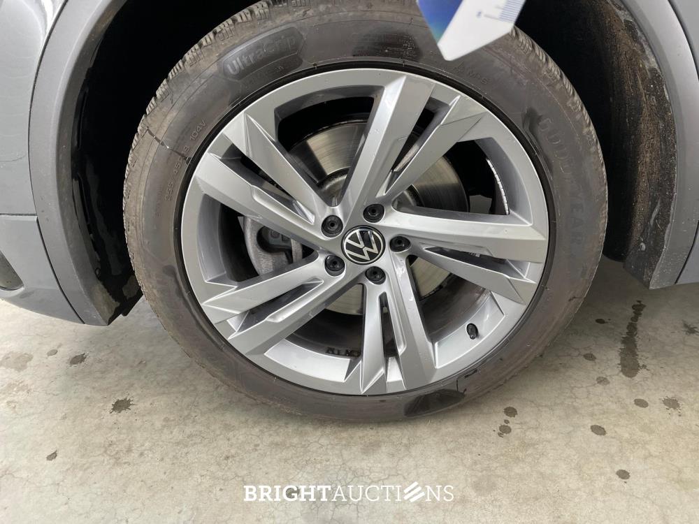 Volkswagen Tiguan eHybrid R-Line Business 1.4 TSI 265pk 2022 (Origineel-NL), P-225-HR