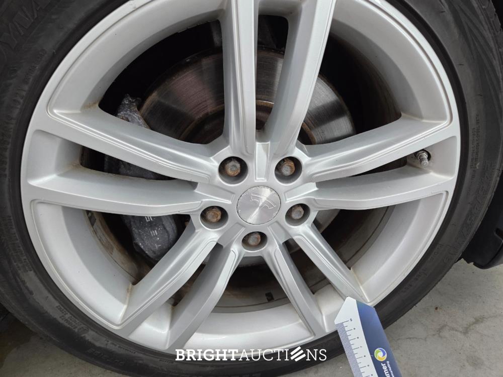 Tesla Model S Base 333pk 2015, GGD-49-B