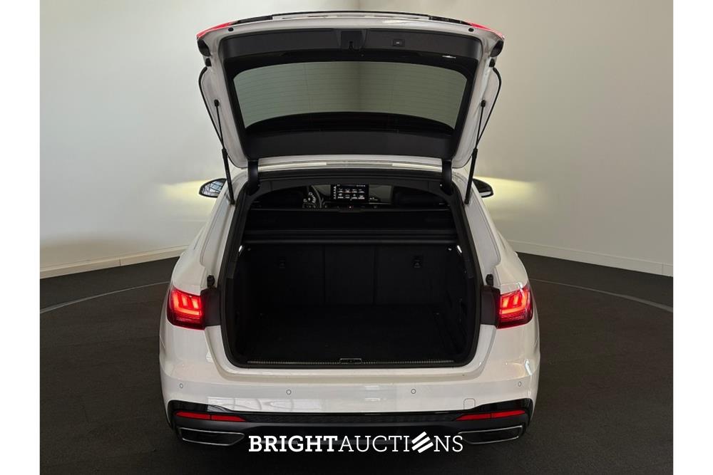 Audi A4 Avant 35 S edition Competition TFSI 149pk 2022 (Origineel-NL), P-104-HH